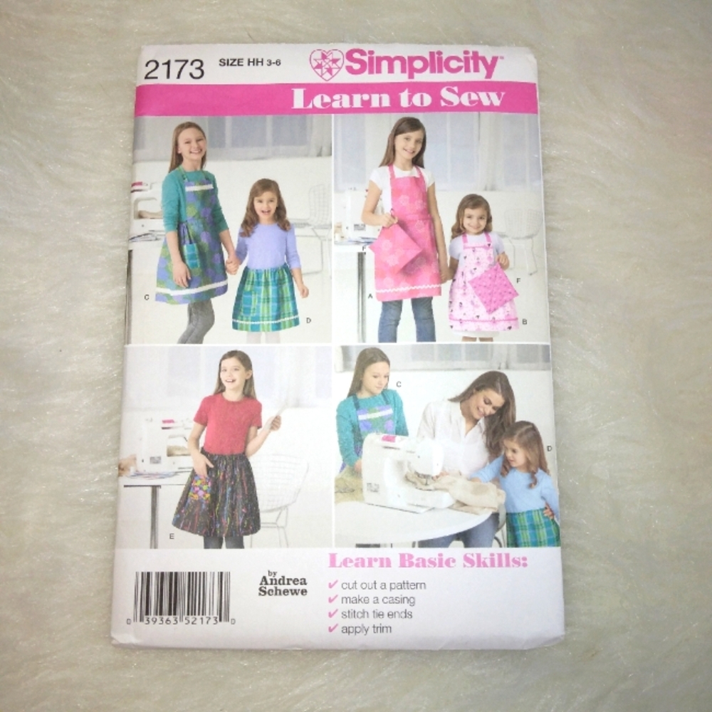 SIMPLICITY 2173 Sz 3-6 Learn to Sew Child and Girls APRONS by Andrea Schewe